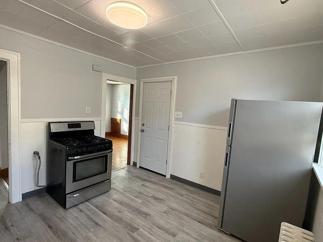 2 bed, 1.0 bath, 900 sqft, $1,100 — Photo 4