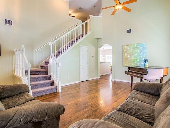 4th image of 513 Oakdale Ct