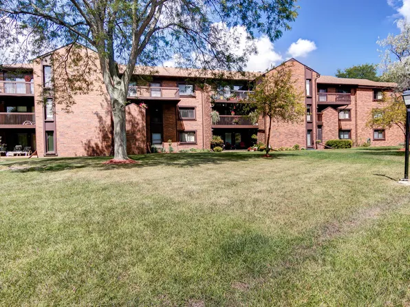 2929 Sunnyside Dr #225B, Rockford, IL 61114
