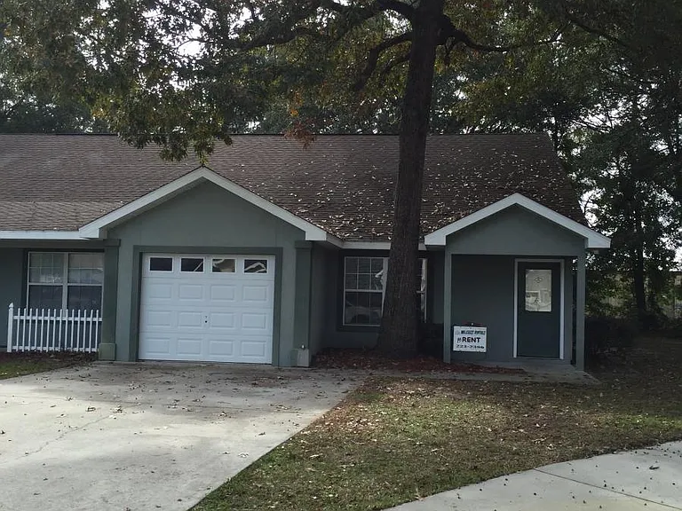 323 Windridge Dr — Photo 1