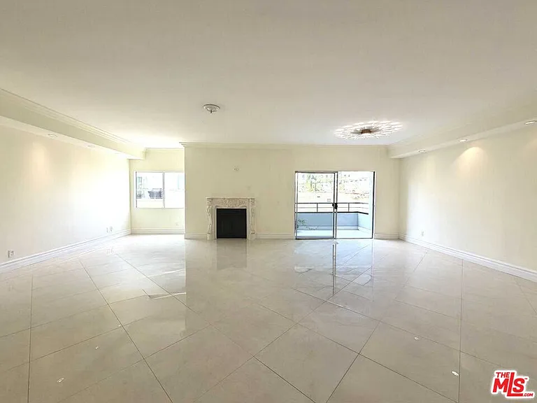 121 S Palm Dr #404 — Photo 21