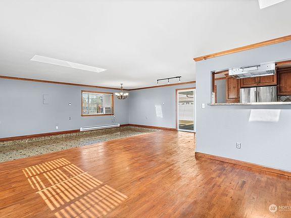4th image of 909 135th Street Ct S