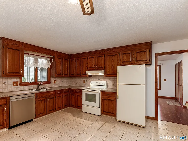115 Brandegee Ln — Photo 9