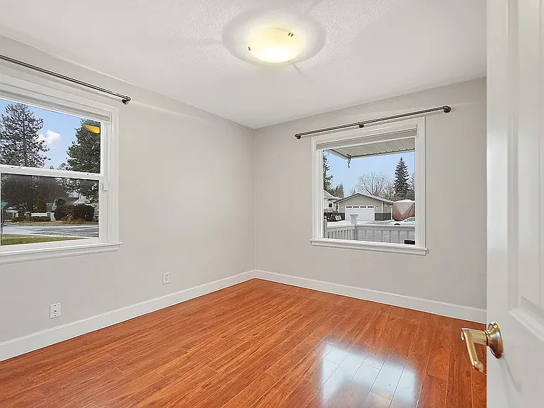 712 E 39th Ave — Photo 13