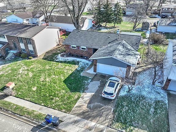 4th image of 852 S Jefferson Dr