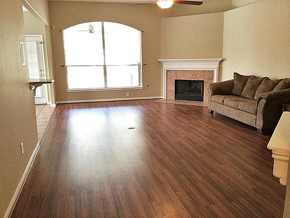 4th image of 18011 Oakwind Ct