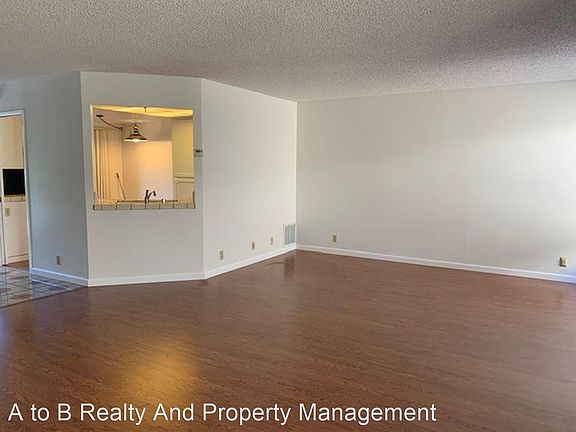 5th image of 7104 Clarendon St