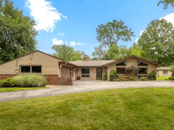 2827 Medfield Rd, Pepper Pike, OH 44124