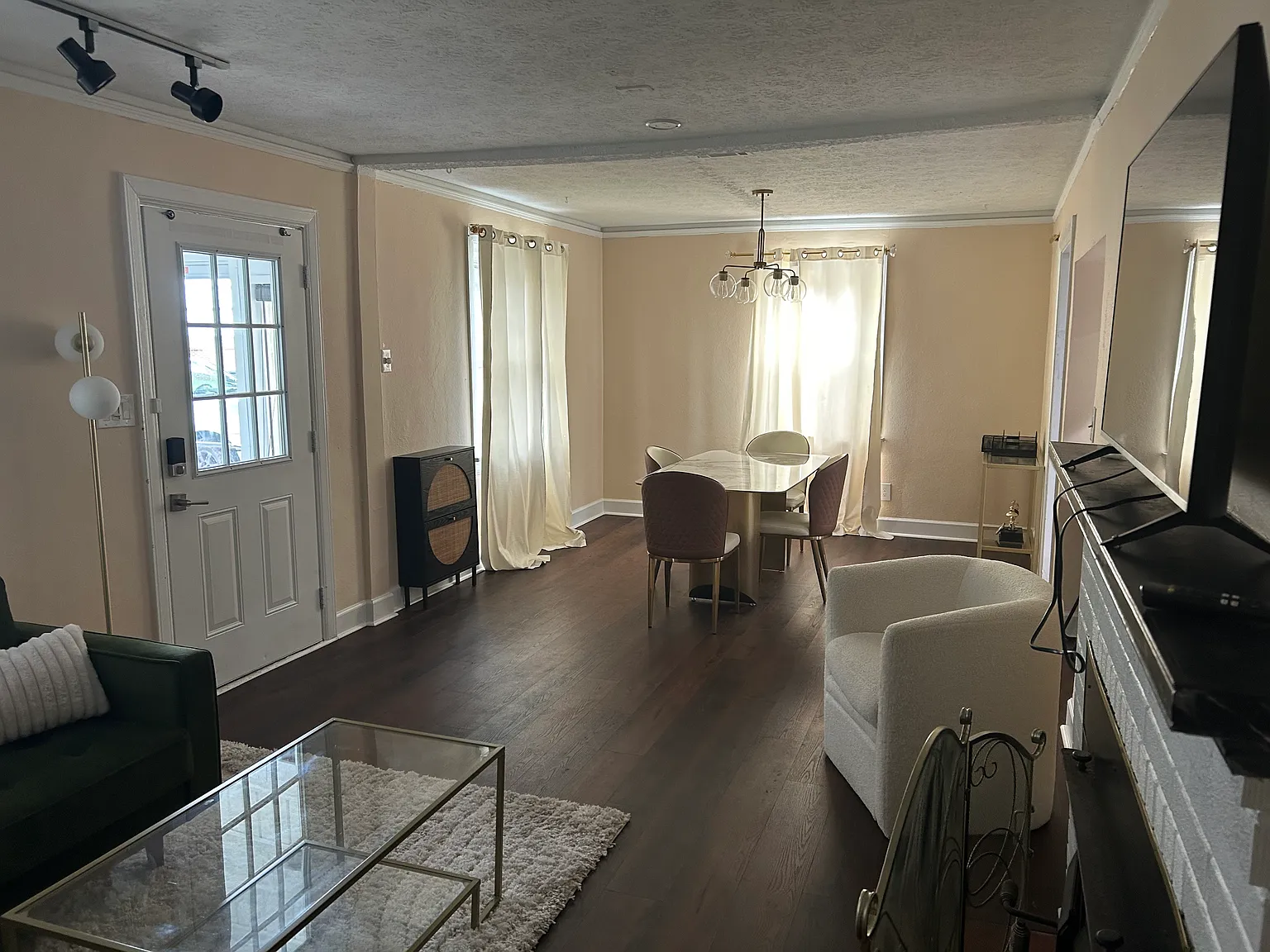 4 bed, 2.5 bath, 2184 sqft, $1,200 — Photo 4