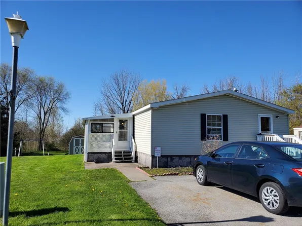 410 Mountain Ash Dr, Canandaigua, NY 14424