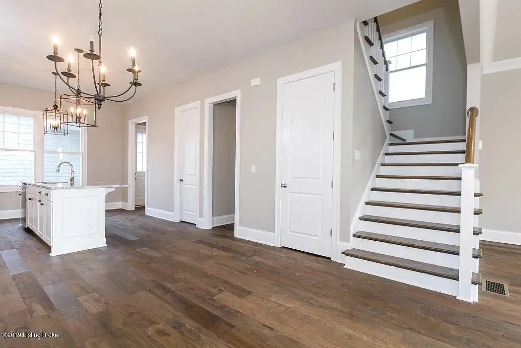 3 bed, 2.5 bath, 1900 sqft, $4,300 — Photo 2