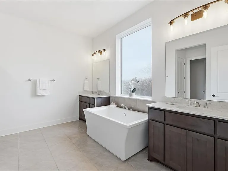 2020 Grey Bark St — Photo 23