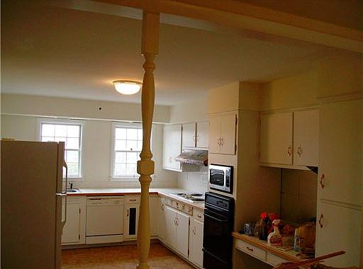 3rd image of 406 Sheridan Cir