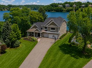 3396 Kings Point Rd, Excelsior, MN 55331