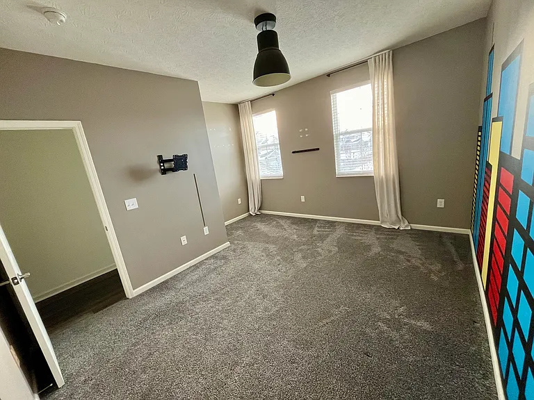 3175 Rossmore Cir — Photo 44