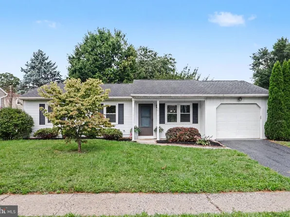 7 Kingswood Dr, Mechanicsburg, PA 17055