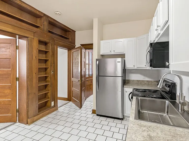 The Bronx on Central - Luxury Living in Old World Setting — Photo 7
