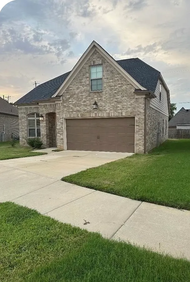 4 bed, 2.5 bath, 1934 sqft, $2,500 — Photo 1