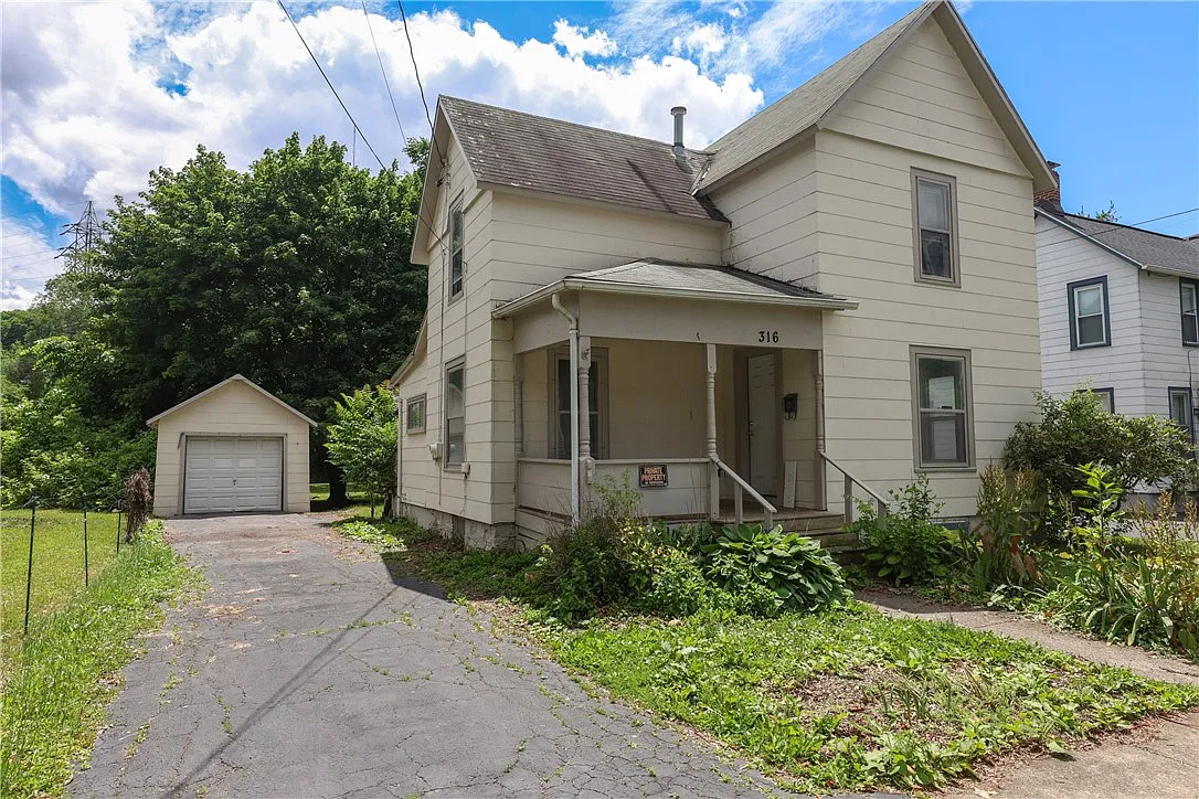 3 bed, 1.5 bath, 1314 sqft, $1,250 — Photo 1
