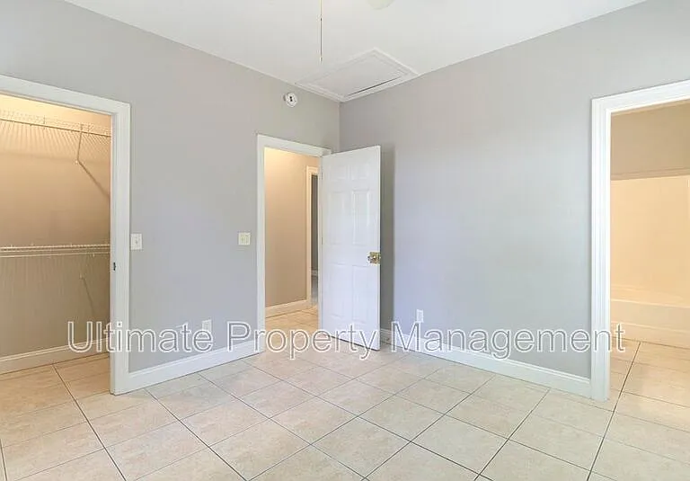 220-1 Rose Ave — Photo 9