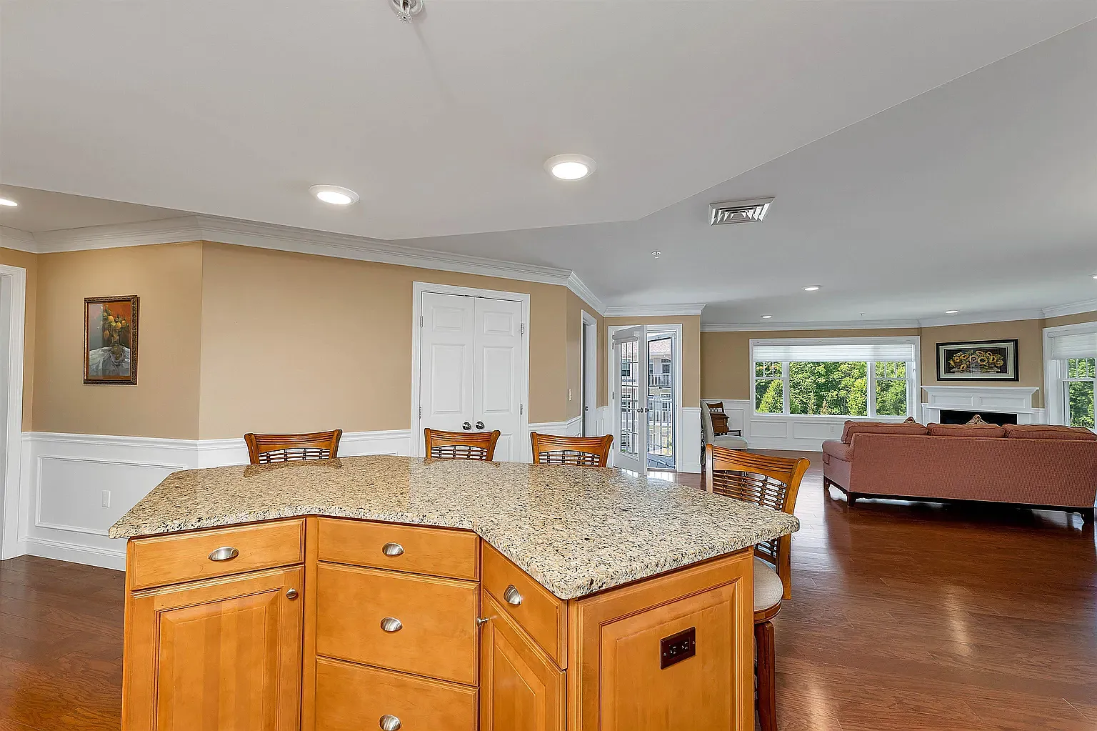 2 bed, 1623 sqft, $4,195 — Photo 4