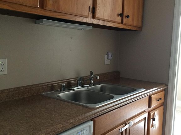 3rd image of 175 Malabu Dr APT 3