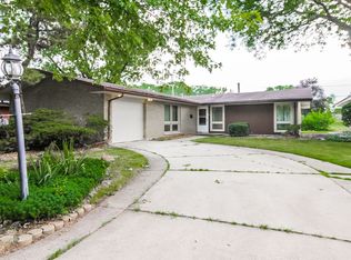 5525 Ann Marie Ln, Oak Forest, IL 60452