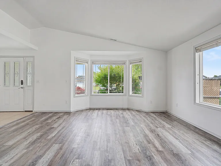 1909 Allen Ave — Photo 33
