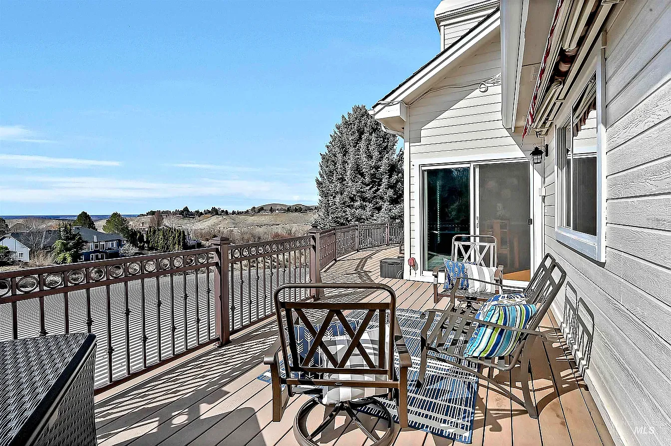 2699 N Cliffview Pl — Photo 3