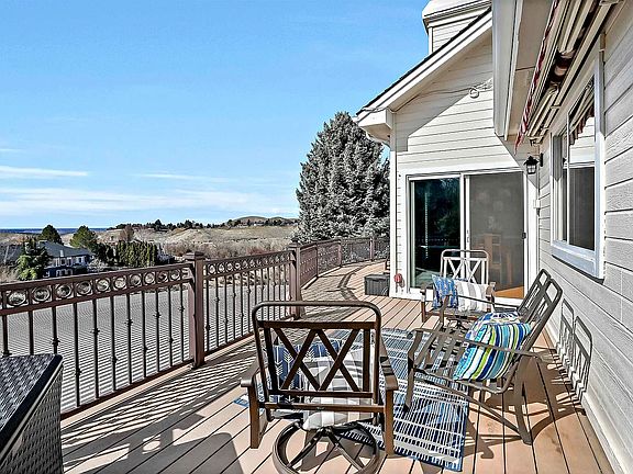 3rd image of 2699 N Cliffview Pl