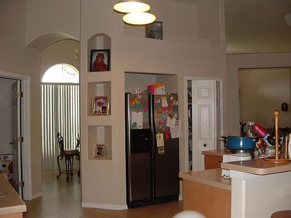 5th image of 101 SW Landis Ln