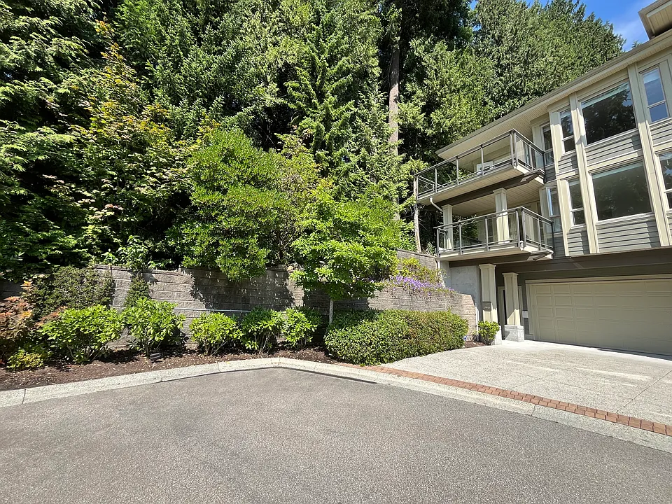 2491 Folkestone Way