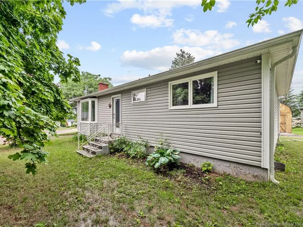3 Downsview Ave, Moncton, NB E1A 4C4
