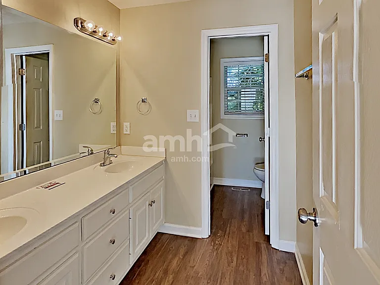 403 Woodlands Dr — Photo 8