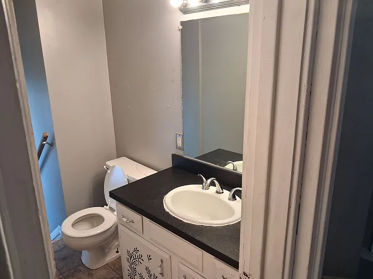 110 S Wilmoth Ave — Photo 8