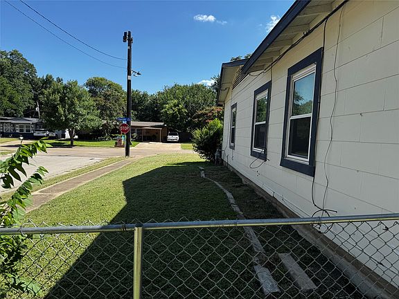 3rd image of 2009 Cloverdale St