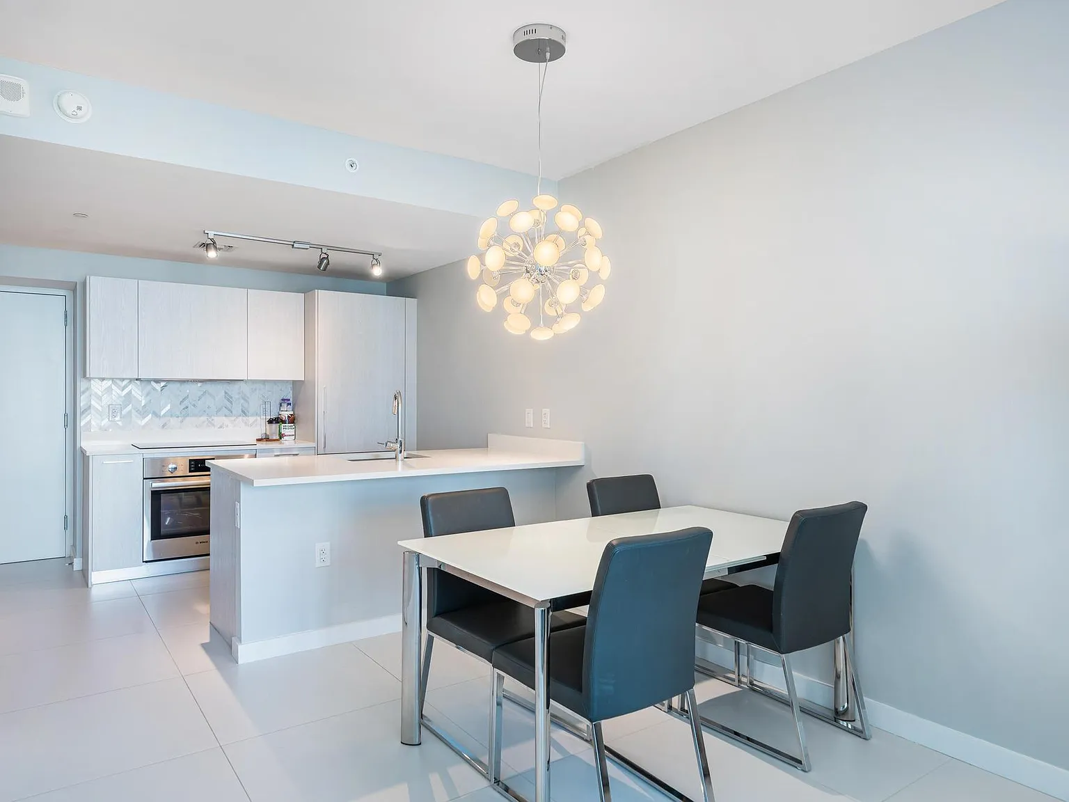 1 bed, 1.5 bath, 662 sqft, $3,700 — Photo 4