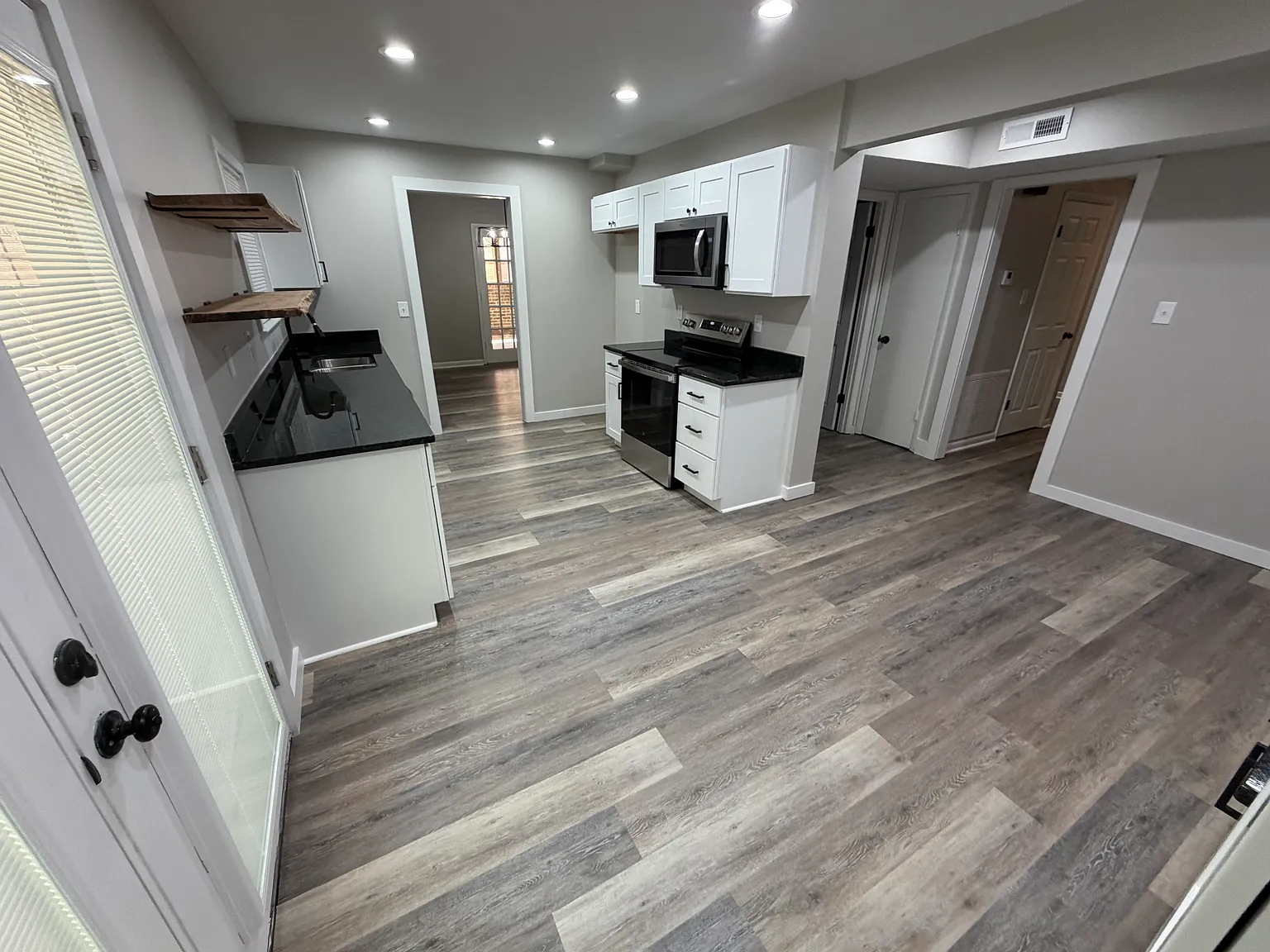 3 bed, 2142 sqft, $1,950 — Photo 2
