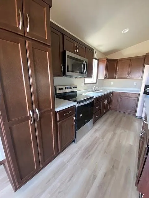 4 bed, 2100 sqft, $2,795 — Photo 3