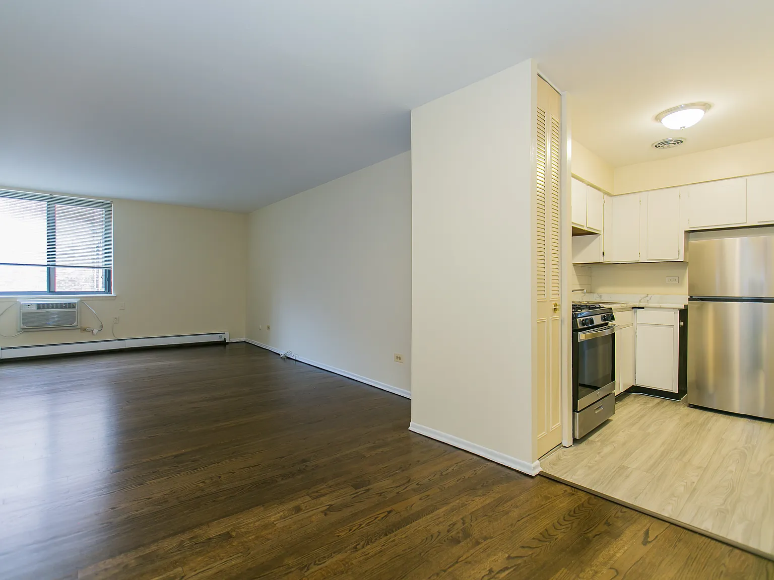 519 W Deming Pl — Photo 1