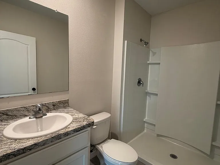 225 Gina Ln — Photo 10