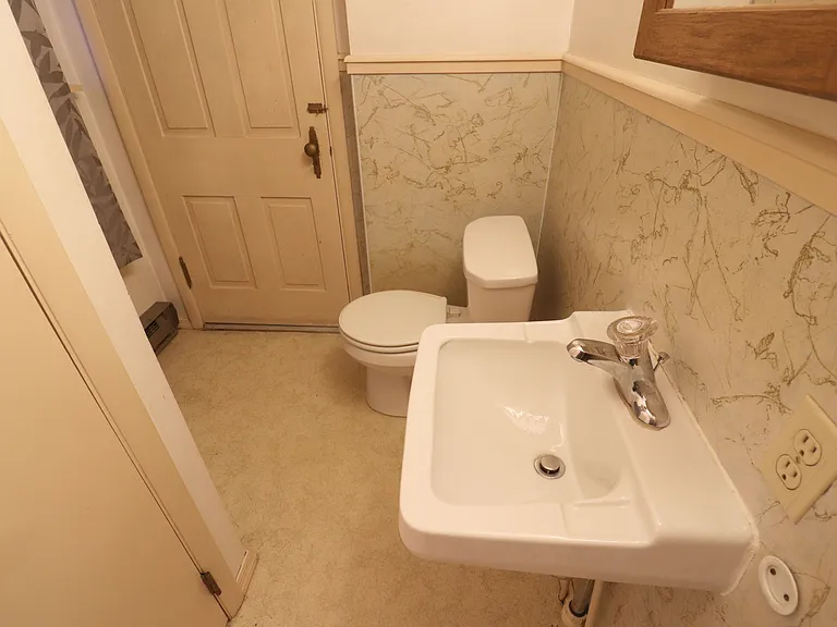364 Main St #4 — Photo 14