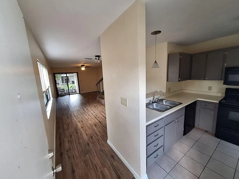 6111 SW 8th Pl — Photo 12