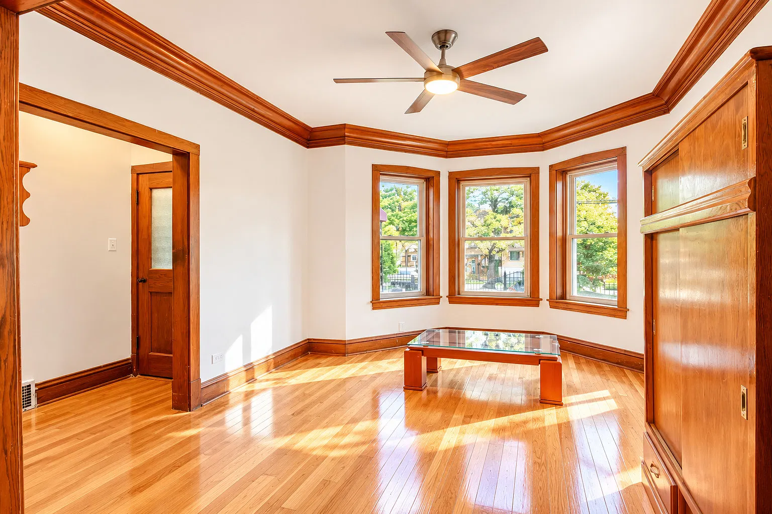 2 bed, 1000 sqft, $2,400 — Photo 2