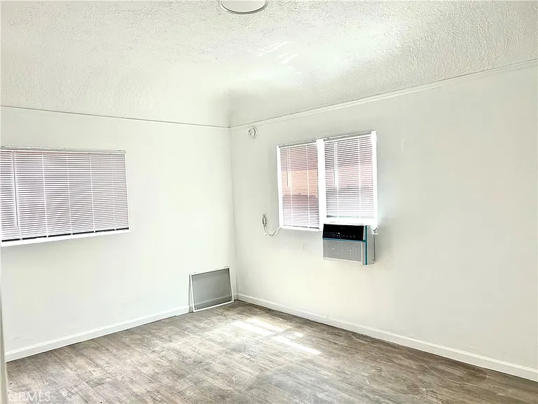 212 S Lake St — Photo 5