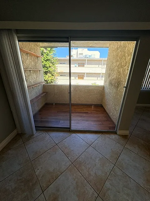 1 bed, 900 sqft, $2,100 — Photo 2