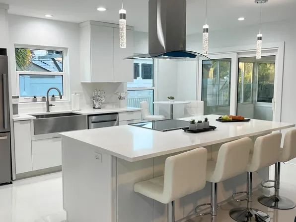 16102 1st St E, Redington Beach, FL 33708