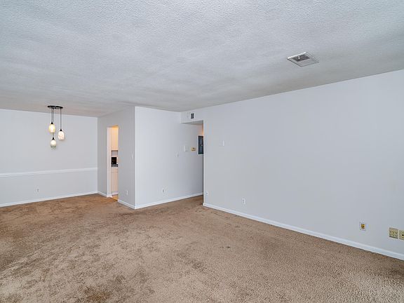4th image of 818 Highwood Dr