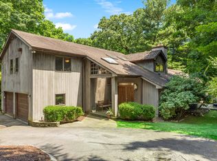 11 Appletree Hl, Mount Kisco, NY 10549