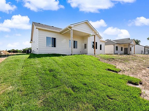 2nd image of 31 Kingdom Cres